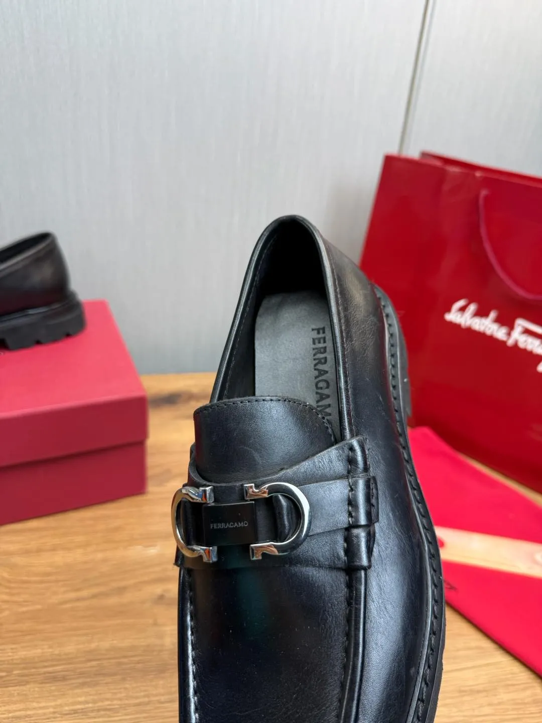 Men's shoes 💰880💰 Ferragamo. [Ferragamo] men's thick-soled loafers, the latest hot style, 1:1 original purchase quality, top quality, imported open-edge beaded cowhide leather on the upper, hand-made three-dimensional stitching highlights the round toe design, the inner foot pads are all imported cowhide, with original lightweight foam outsole, matching code 39-44, (38, 45 custom-made, non-refundable)